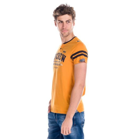 Ockerfarbenes, kurzärmliges, gestreiftes Herren-T-Shirt mit V-Ausschnitt – Koroshi 1811MC57