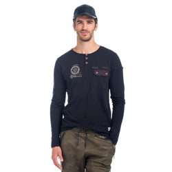 Washed effect long-sleeved t-shirt with pocket and shield for men, black - Koroshi 1821ML14