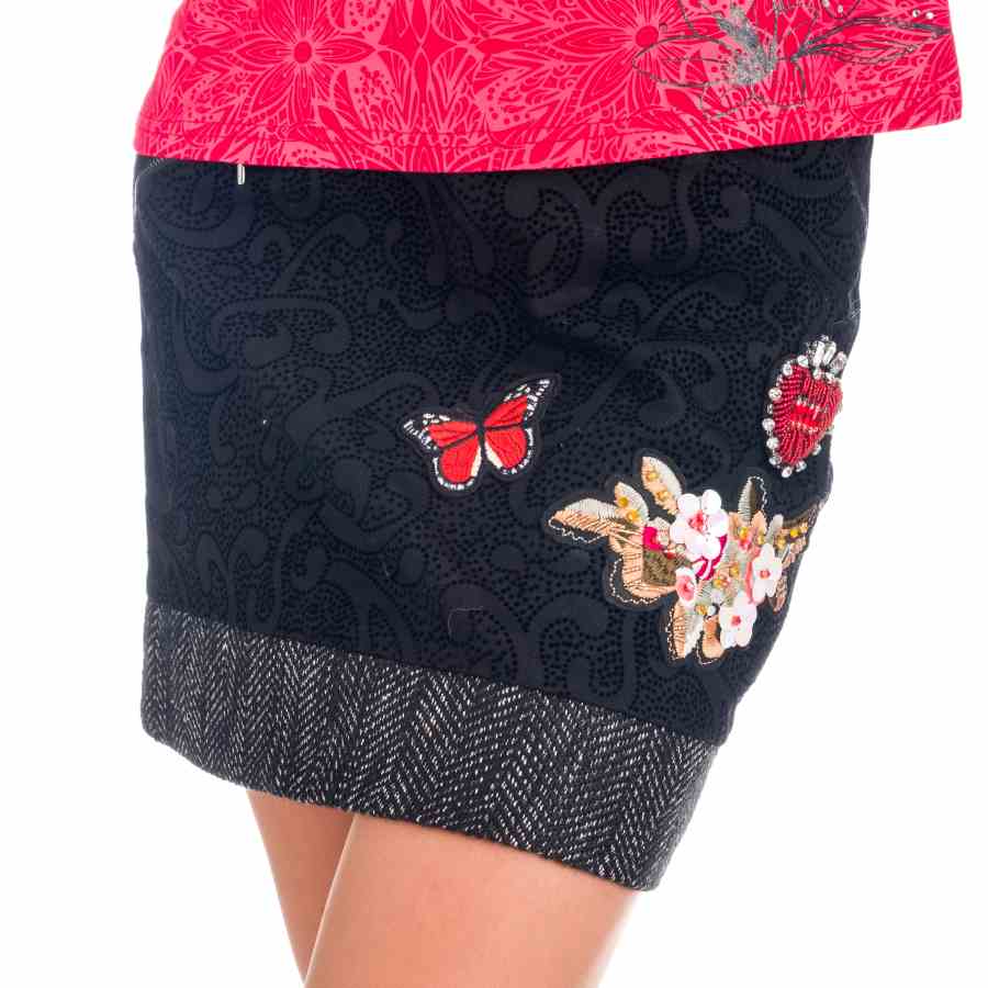 Falda combinada parches