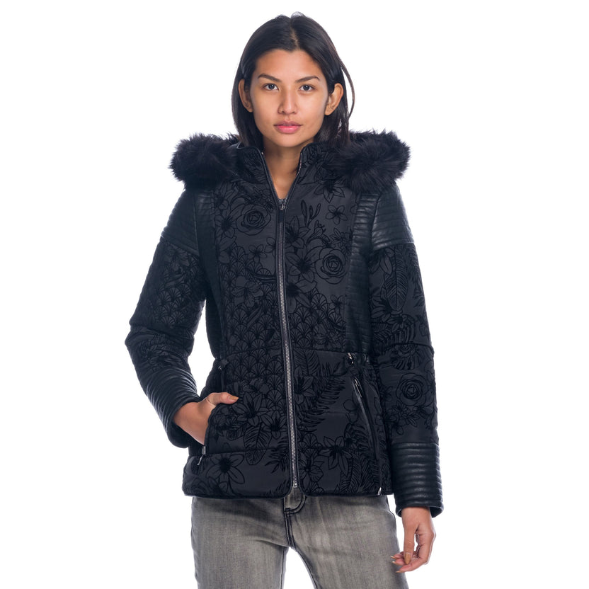 Geflockte wattierte Damenjacke mit Kunstpelzkapuze in Schwarz - Koroshi 1822JA07