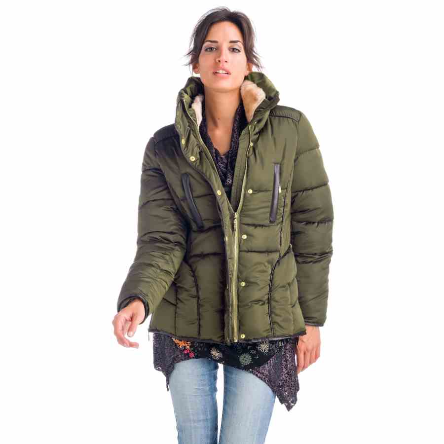 Chaqueta acolchada cuello chimena