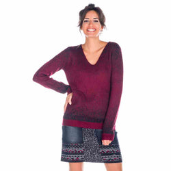 Damen-Pullover aus marmoriertem Strick mit V-Ausschnitt in Weinrot - Koroshi 1822TR05