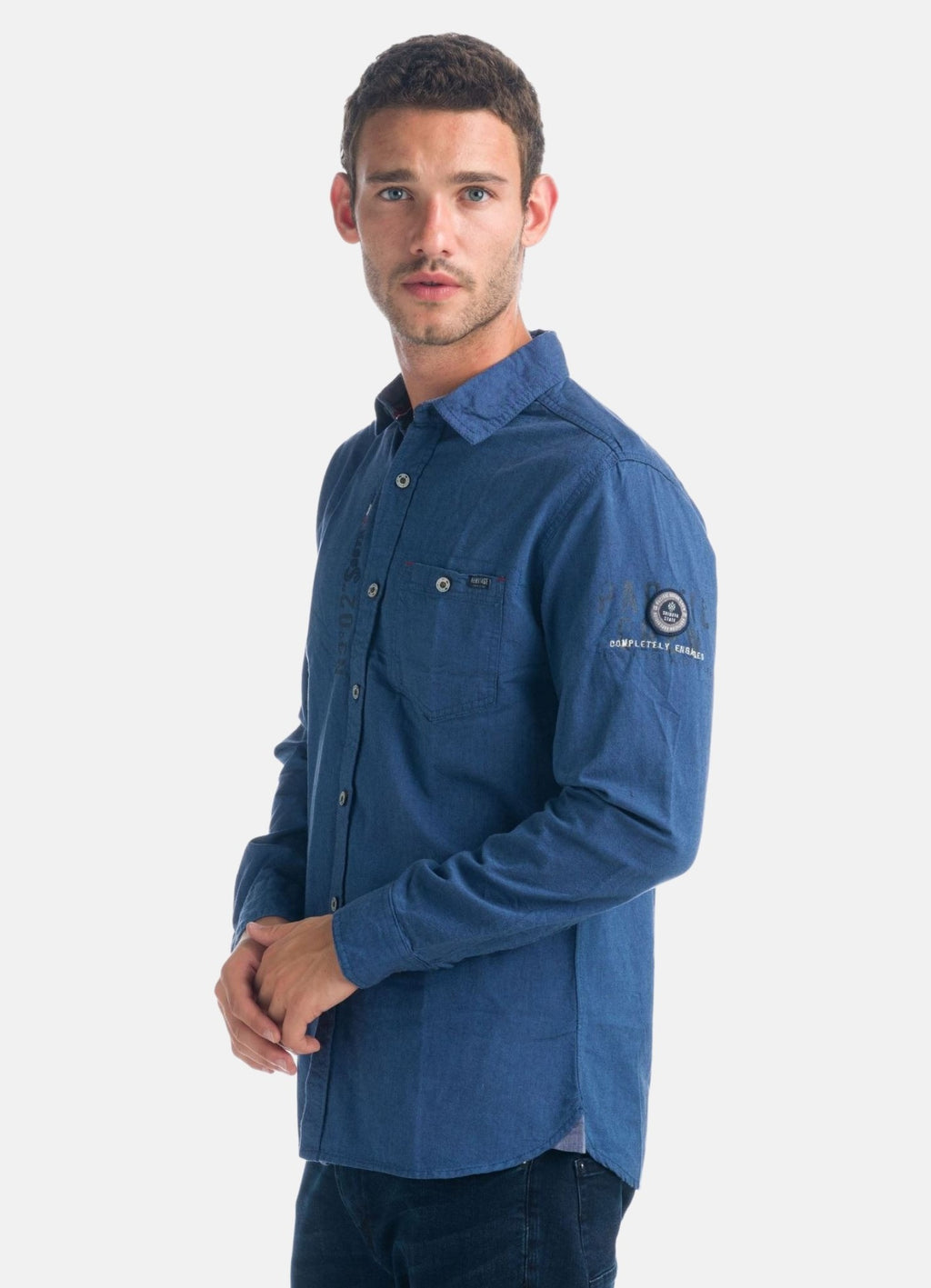 Camicia oxford con testo stampato