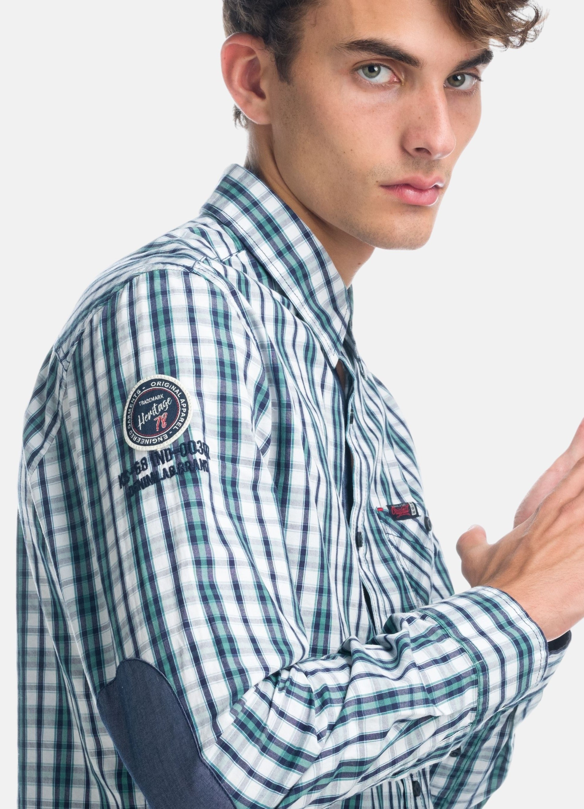 Camicia a quadri con toppe sui gomiti