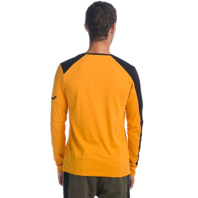 Zweifarbiges Langarm-T-Shirt für Herren mit gelbem Detail – Koroshi 1921ML07