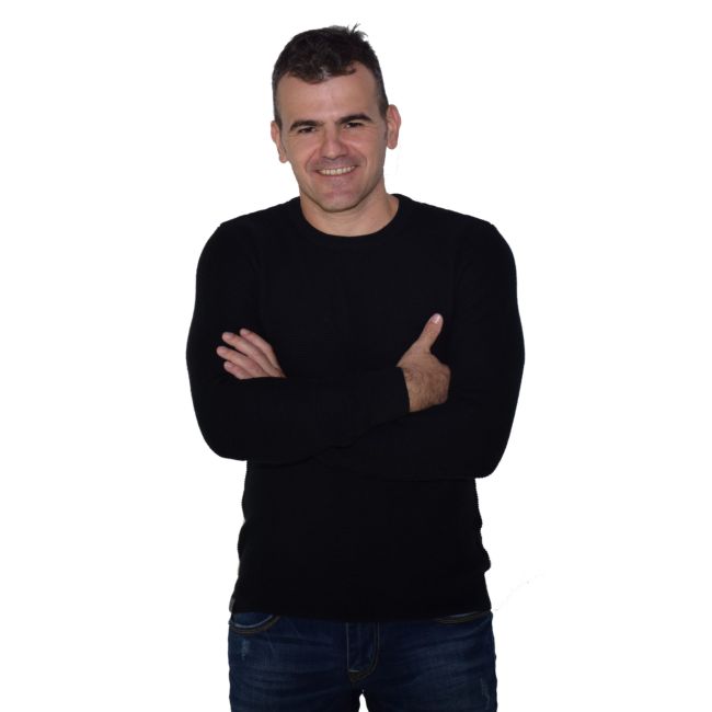 Maglione lavorato a pettine fine