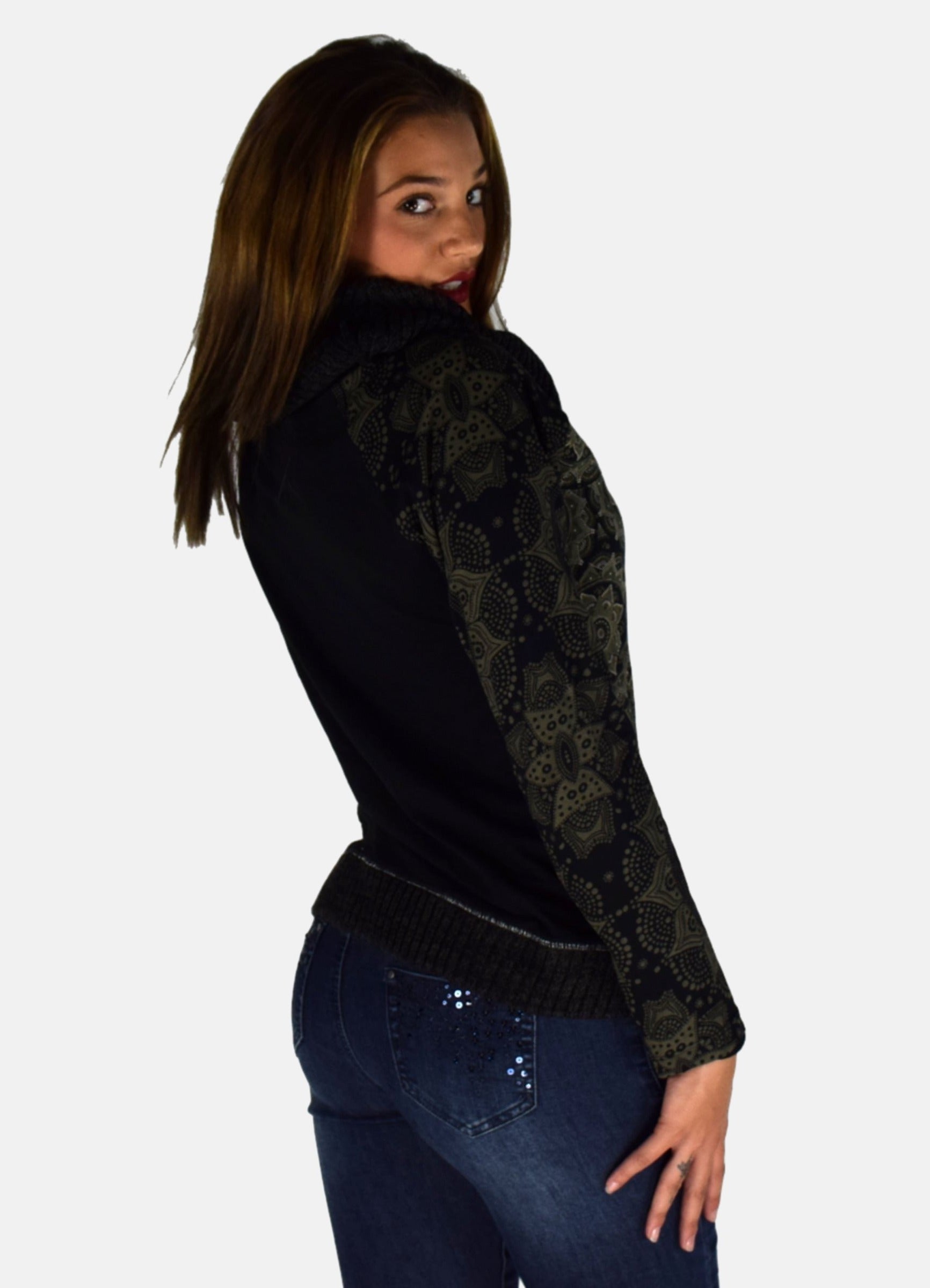 CAMISETA ESTAMPADA CUELLO VUELTO