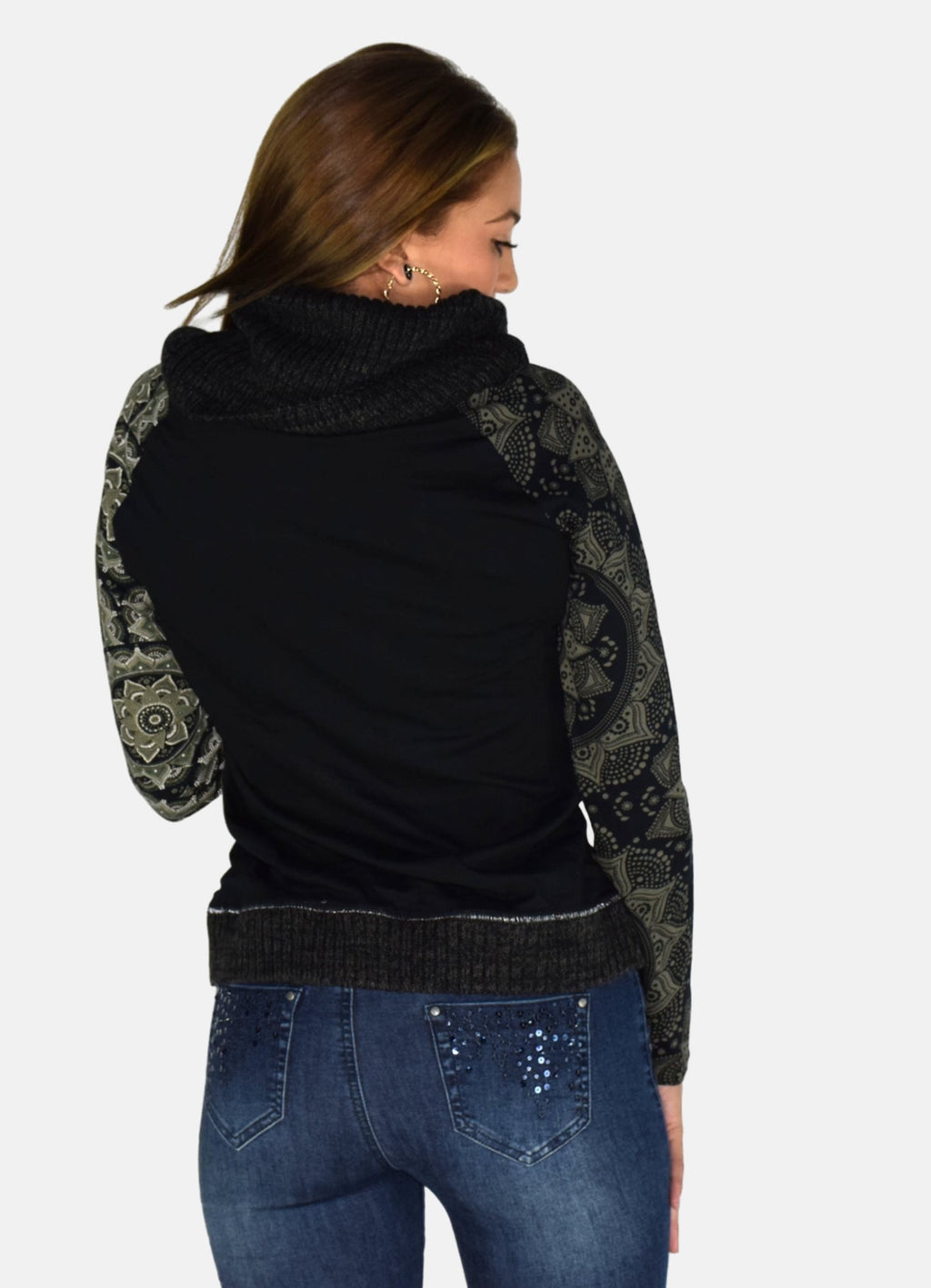 CAMISETA ESTAMPADA CUELLO VUELTO