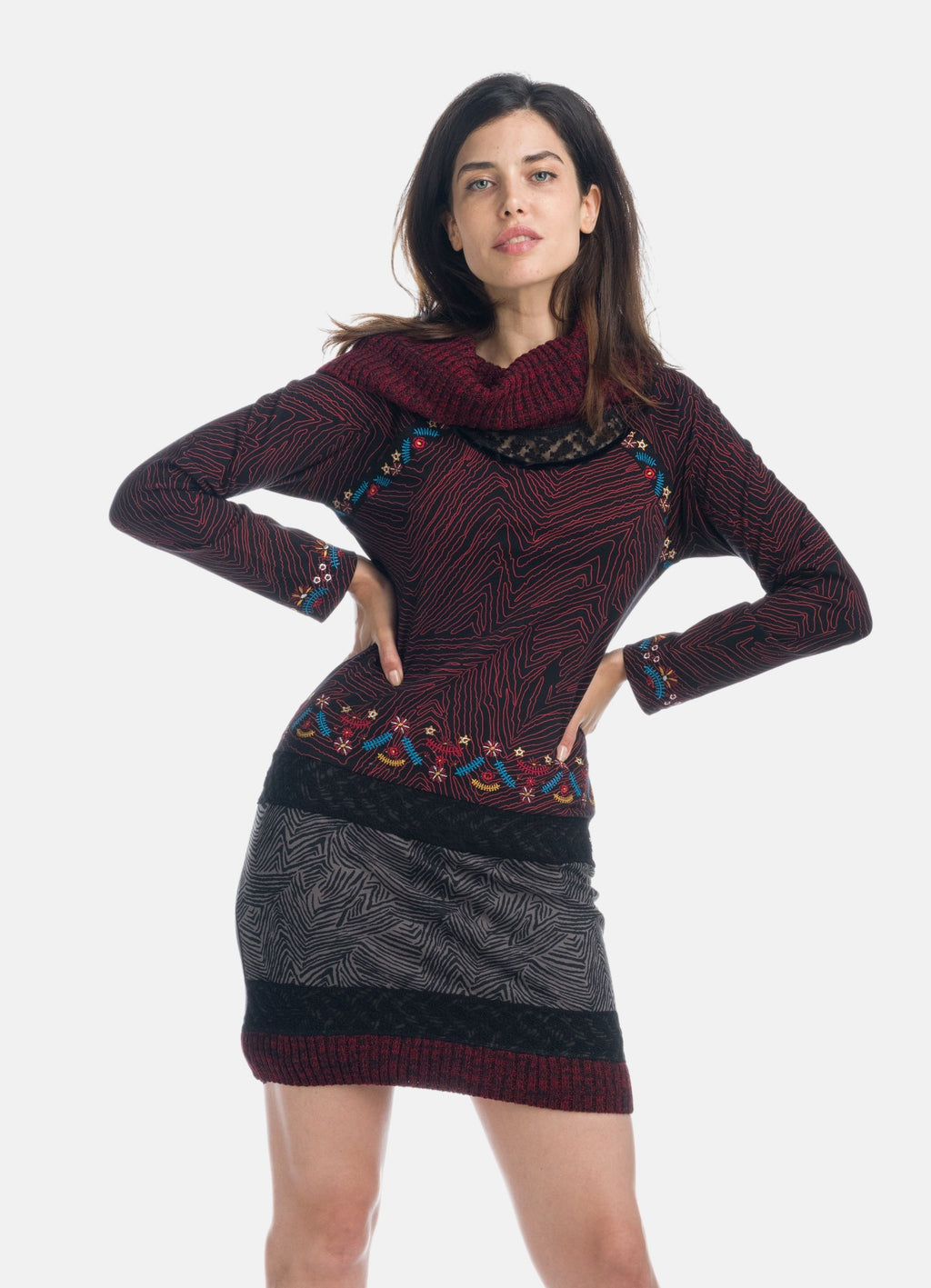 Bedrucktes Kleid mit Stickerei