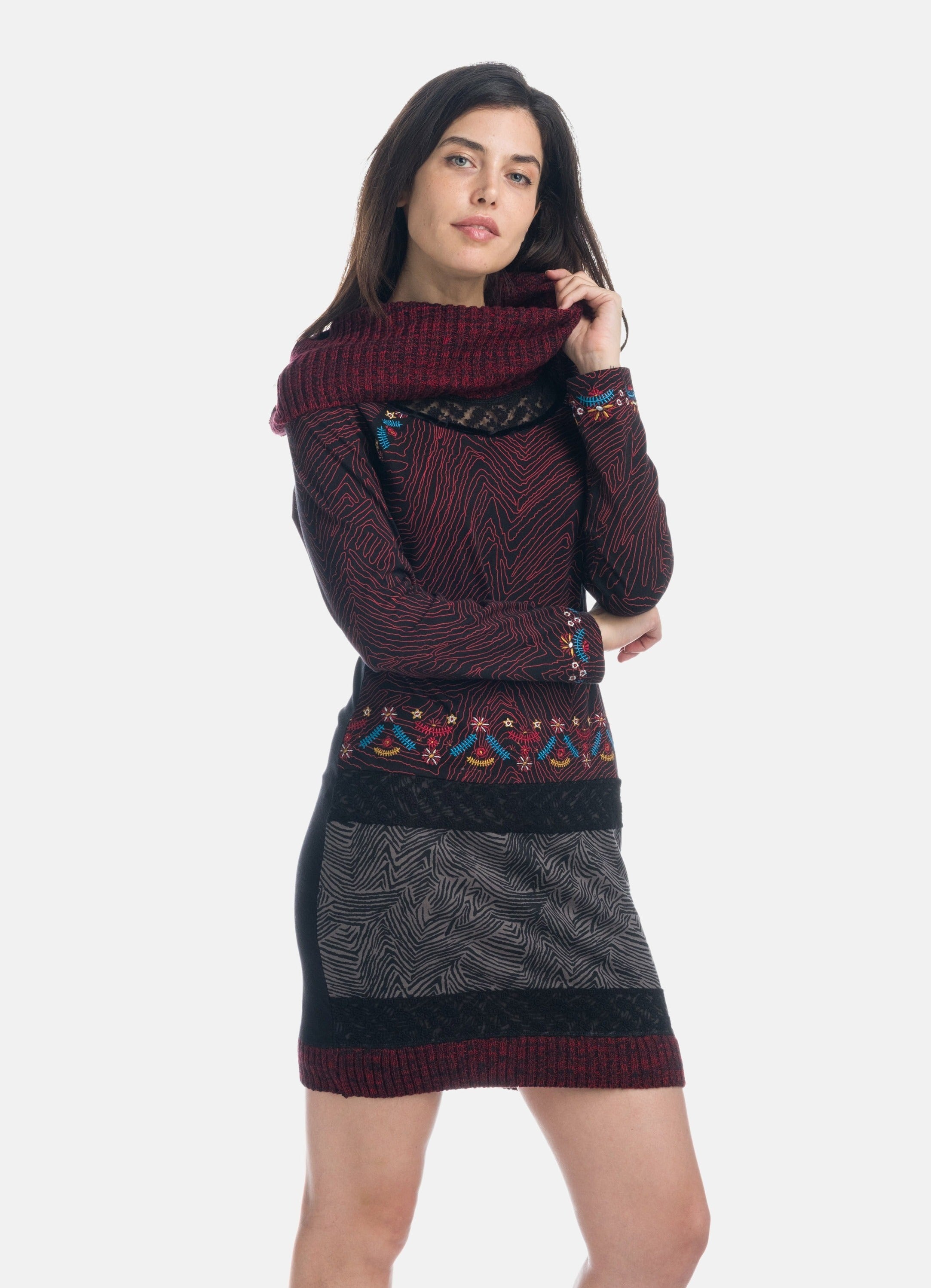 Bedrucktes Kleid mit Stickerei