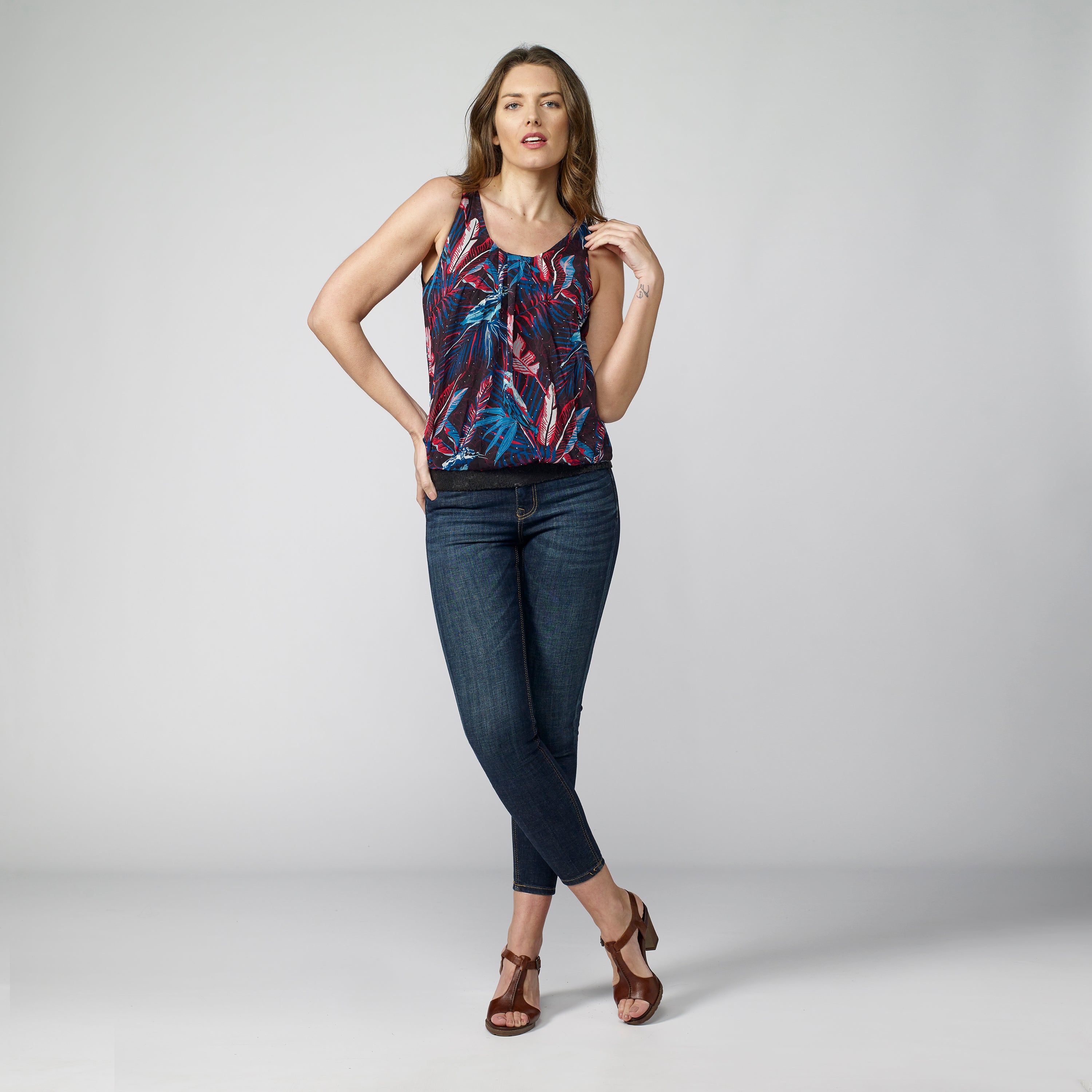 Tropical print sleeveless top t-shirt for women