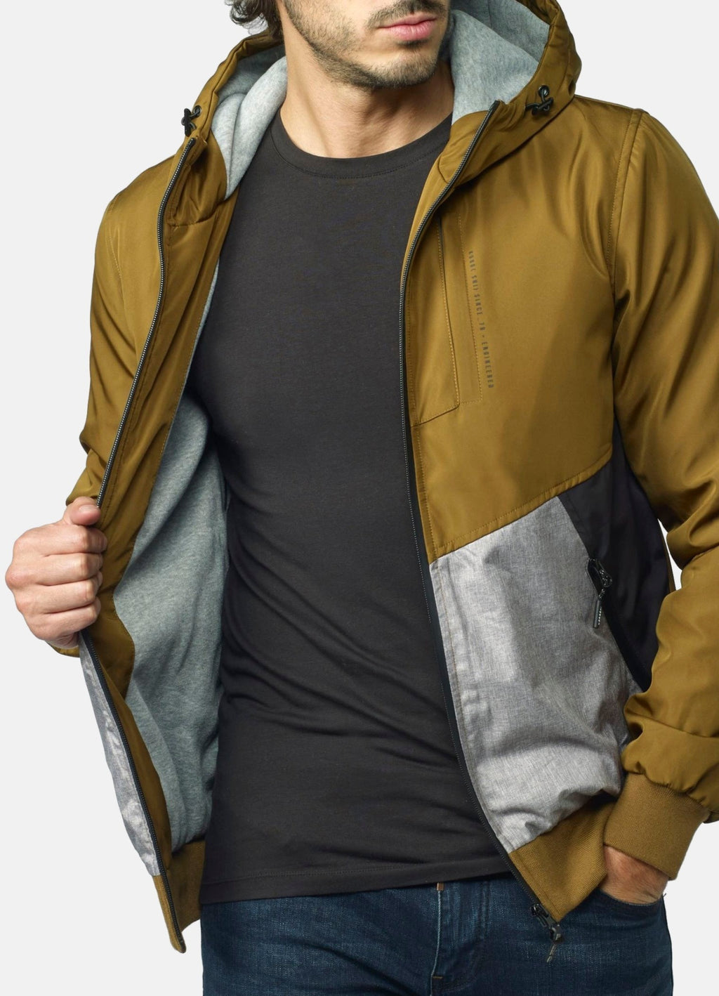 Leichte wattierte Jacke mit Kapuze