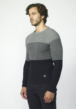 Grauer Herrenpullover aus Rippstrick mit Farbverlaufseffekt – Koroshi 2021TR12