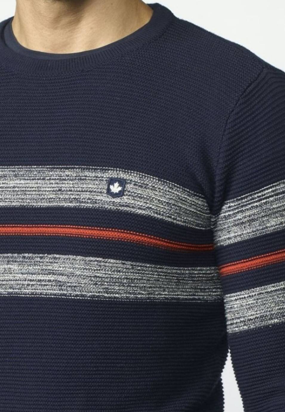 Maglione lavorato ai ferri con strisce centrali