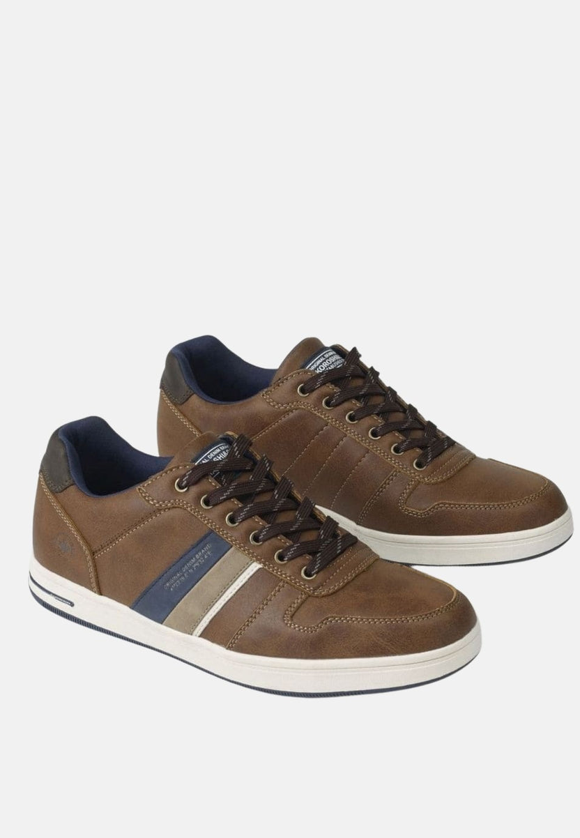 Men's sneaker with laces