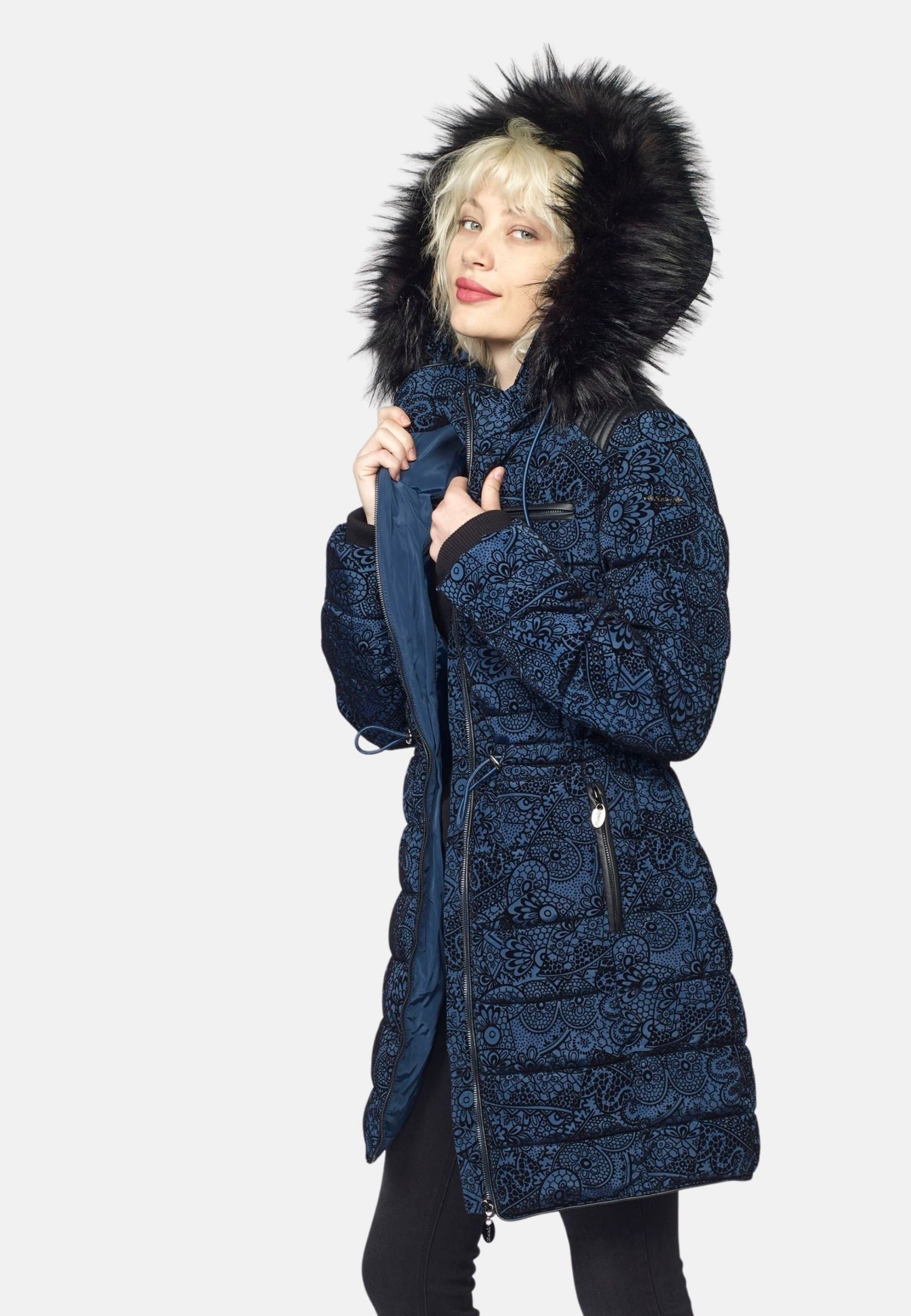 Jaqueta parka llarga encoixinada de dona amb caputxa de pell no animal