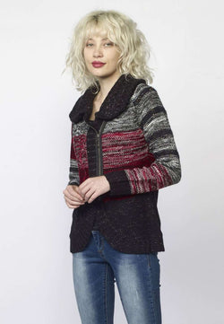 Striped knitted jacket with zipper for women red - Koroshi 2022TR82