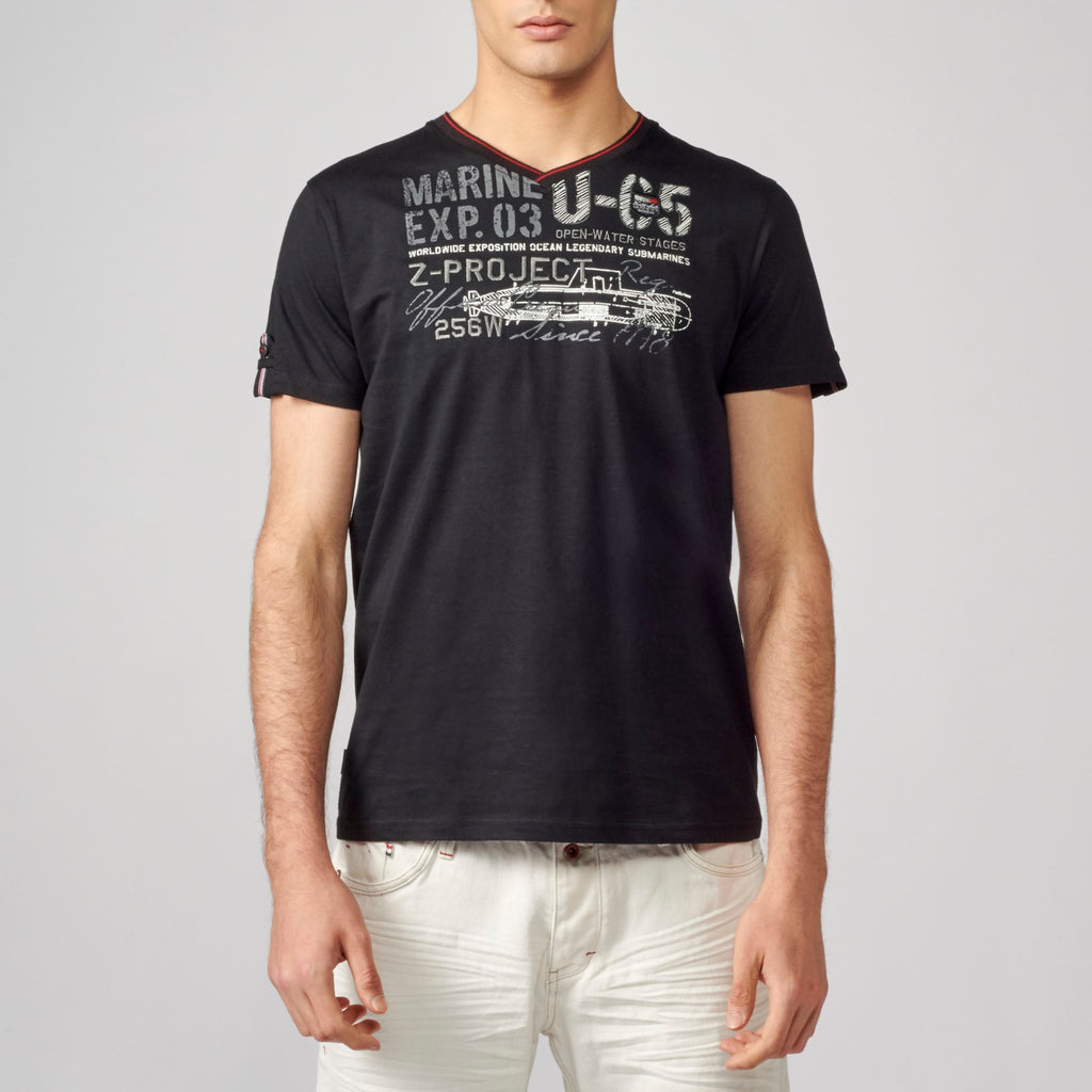Schwarzes bedrucktes Herren-T-Shirt mit V-Ausschnitt – Koroshi 2111MC04