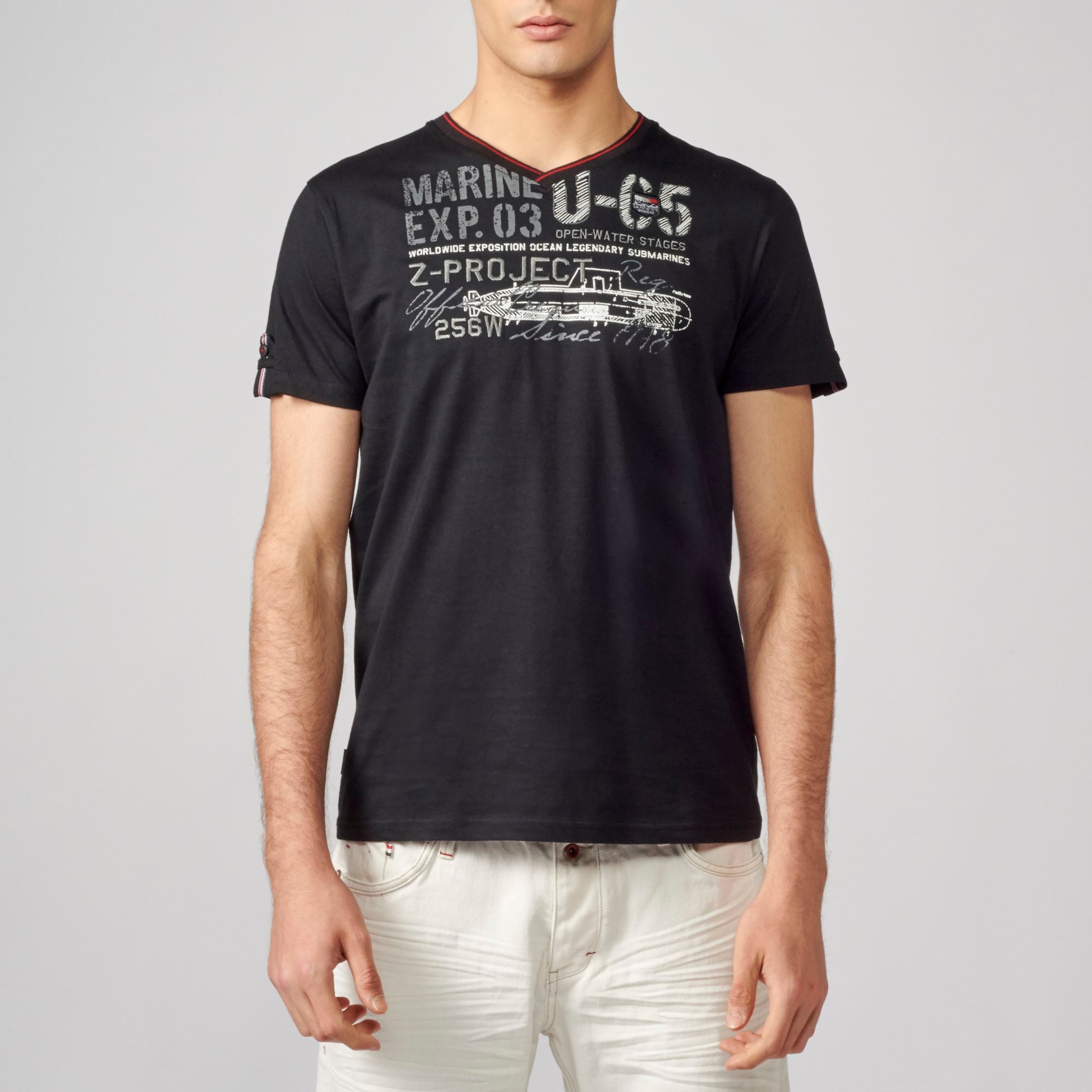 Schwarzes bedrucktes Herren-T-Shirt mit V-Ausschnitt – Koroshi 2111MC04