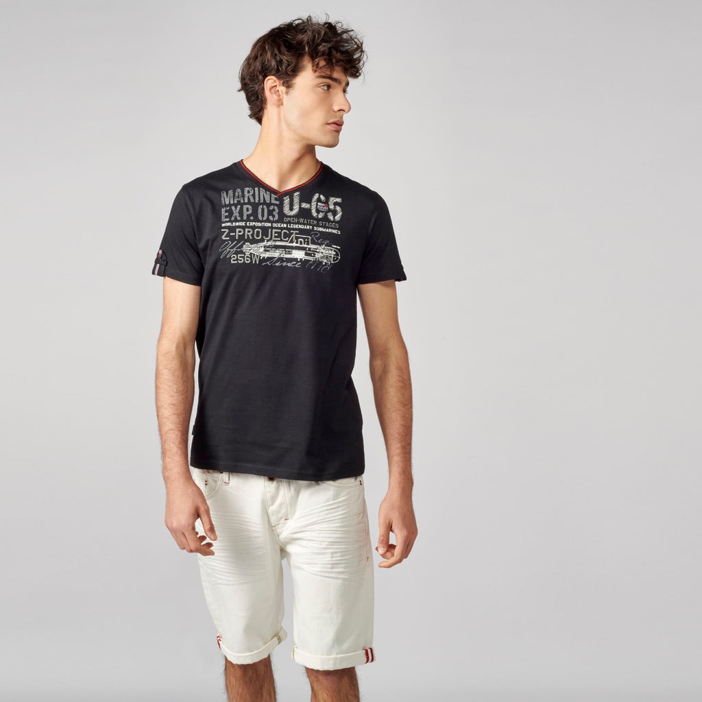 Schwarzes bedrucktes Herren-T-Shirt mit V-Ausschnitt – Koroshi 2111MC04
