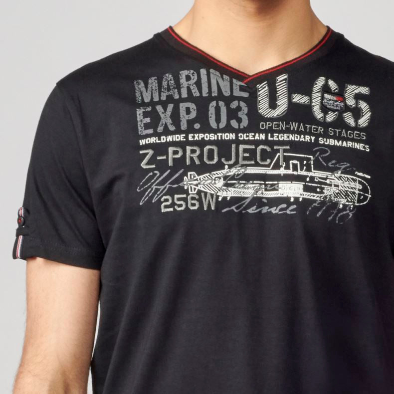 Schwarzes bedrucktes Herren-T-Shirt mit V-Ausschnitt – Koroshi 2111MC04
