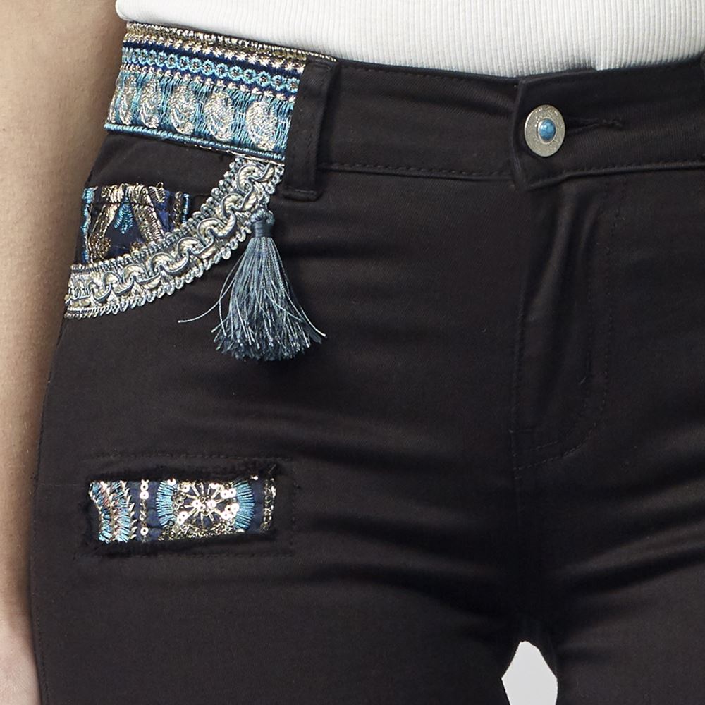 Short femme noir déchiré avec applications brodées - Koroshi 2112PS58