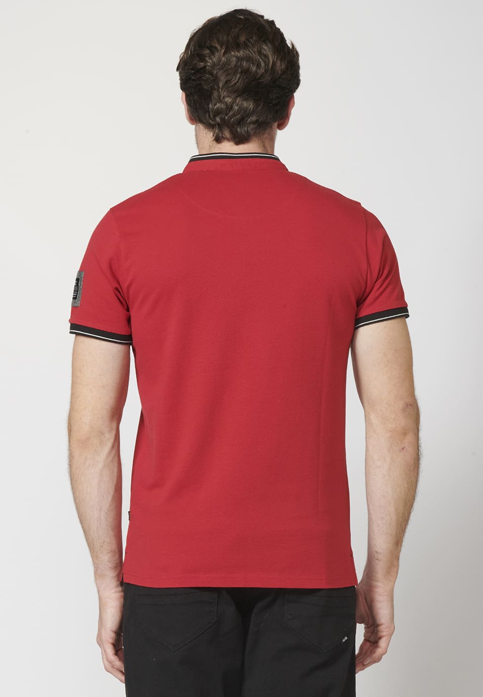 Polo in piqué con colletto alla coreana e dettaglio abbottonatura rossa - Koroshi 2211PC26