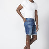 Short en jean coupe classique avec cinq poches et effet usé | style polyvalent