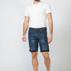 Short en jean coupe classique avec sept poches et effet usé | style polyvalent