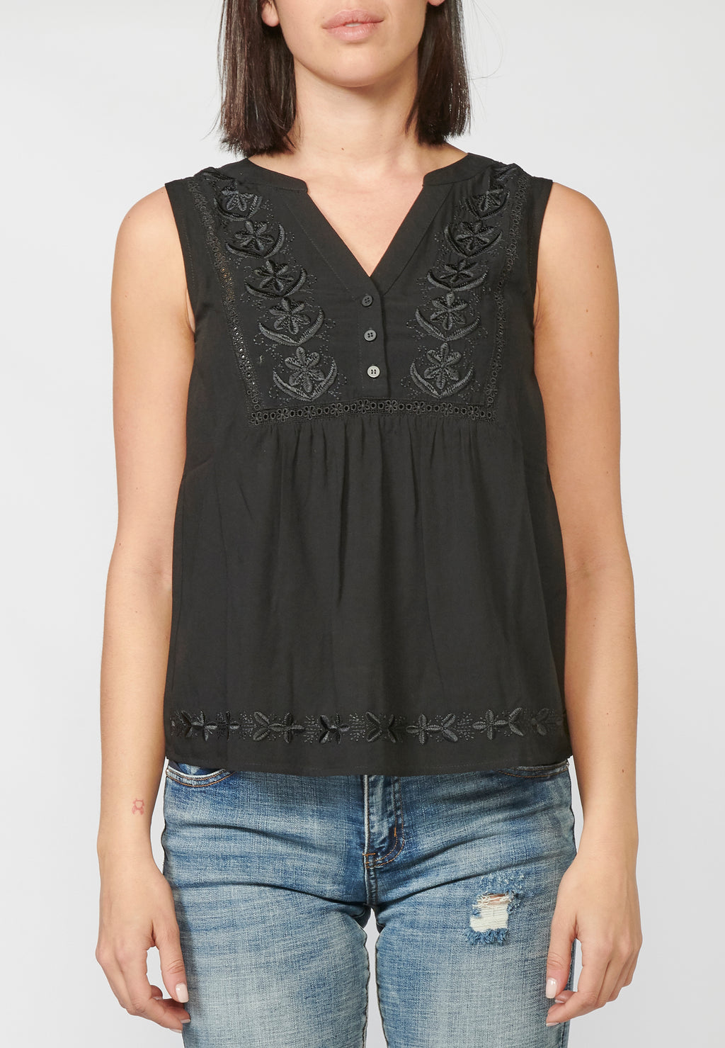 Blusa fluida sin mangas escote pico bordada puntilla mujer negro - Koroshi 2212BL66