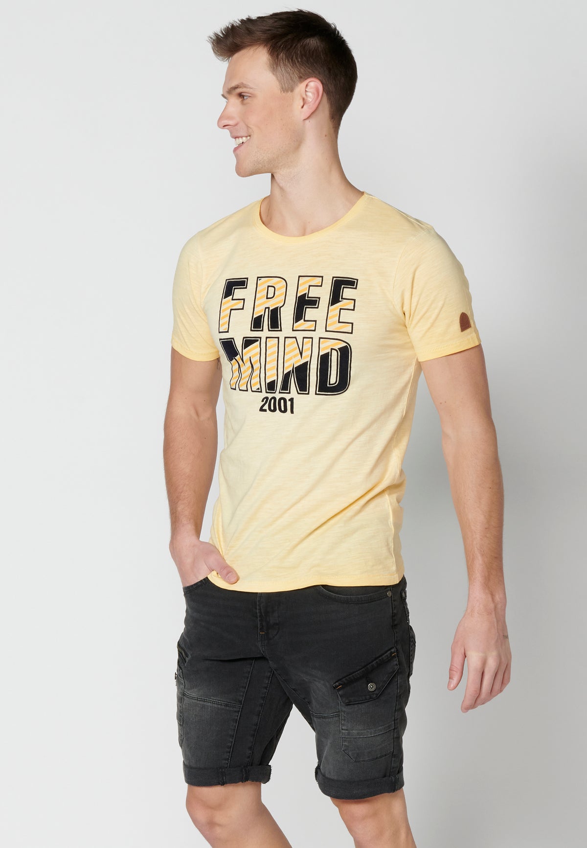 Yellow men's printed round neck short sleeve t-shirt - Koroshi 2311MC16