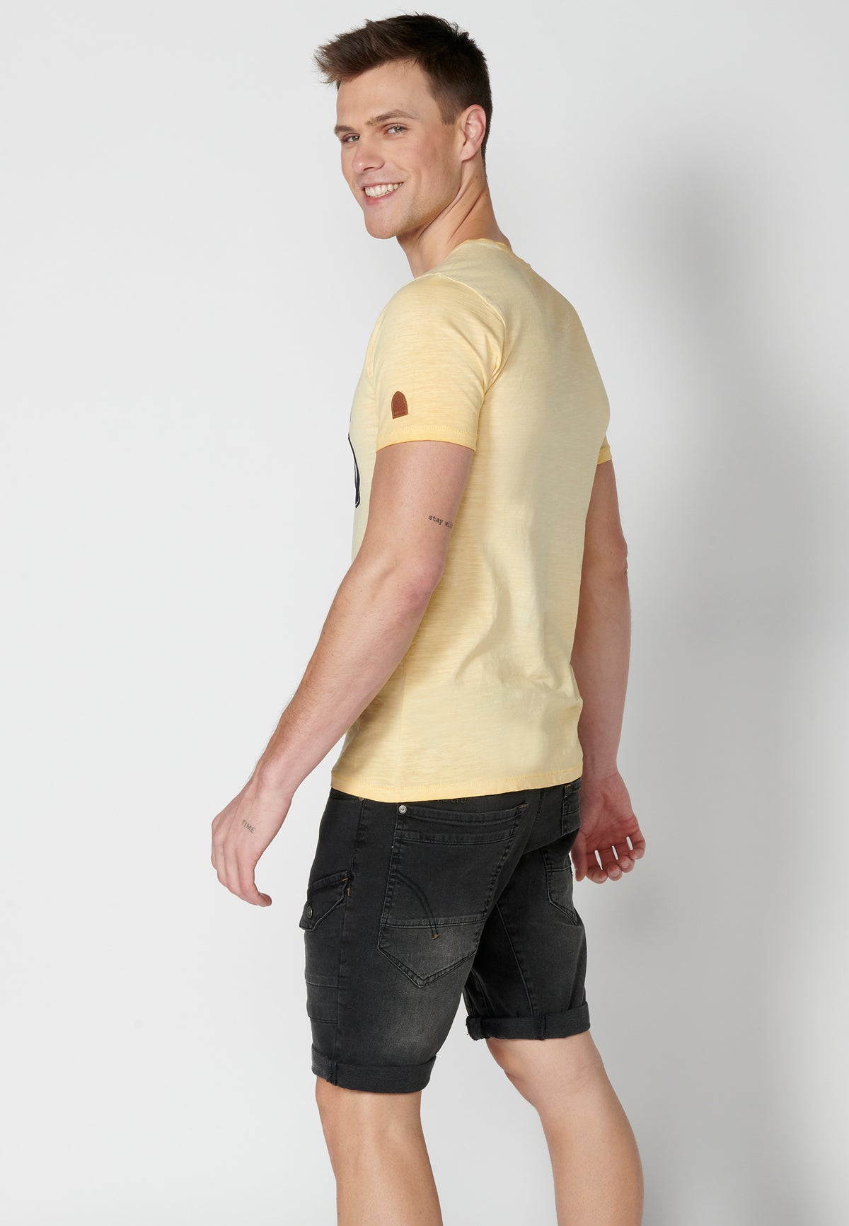 Yellow men's printed round neck short sleeve t-shirt - Koroshi 2311MC16