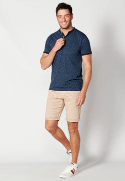 Kurzärmliges, bedrucktes Herrenpolo mit Stehkragen in Indigo – Koroshi 2311PC01