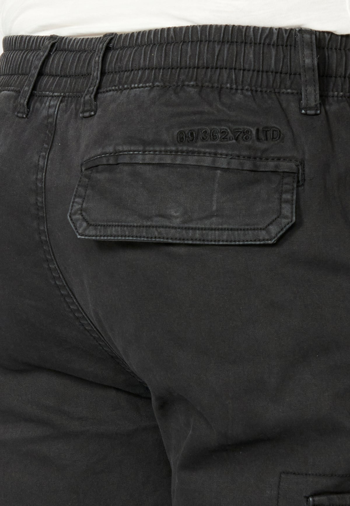 Schwarze Herren-Cargohose – Koroshi 2311PT06