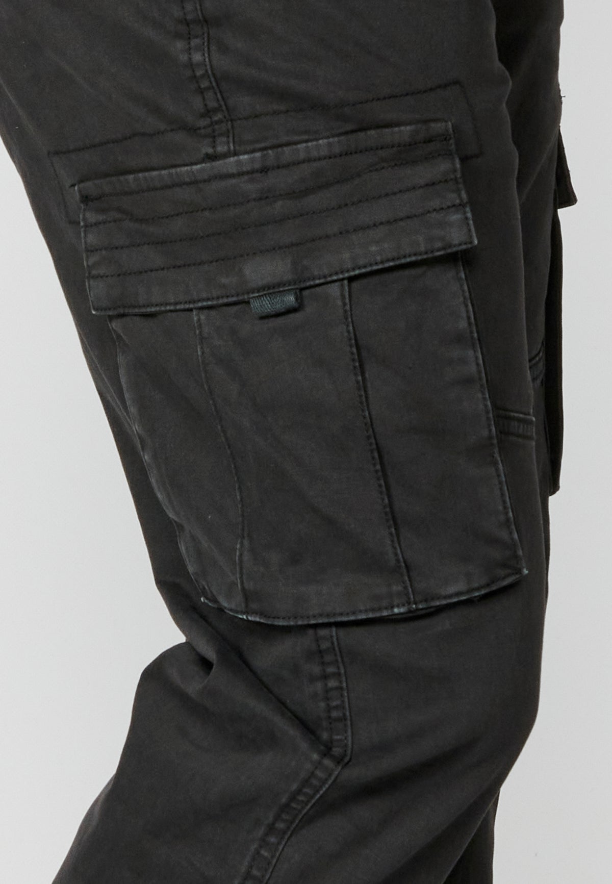 Schwarze Herren-Cargohose – Koroshi 2311PT06