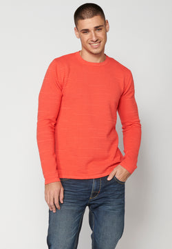 Strukturierter Strickpullover für Herren mit langen Ärmeln und Rundhalsausschnitt in Koralle – Koroshi 2311TR33