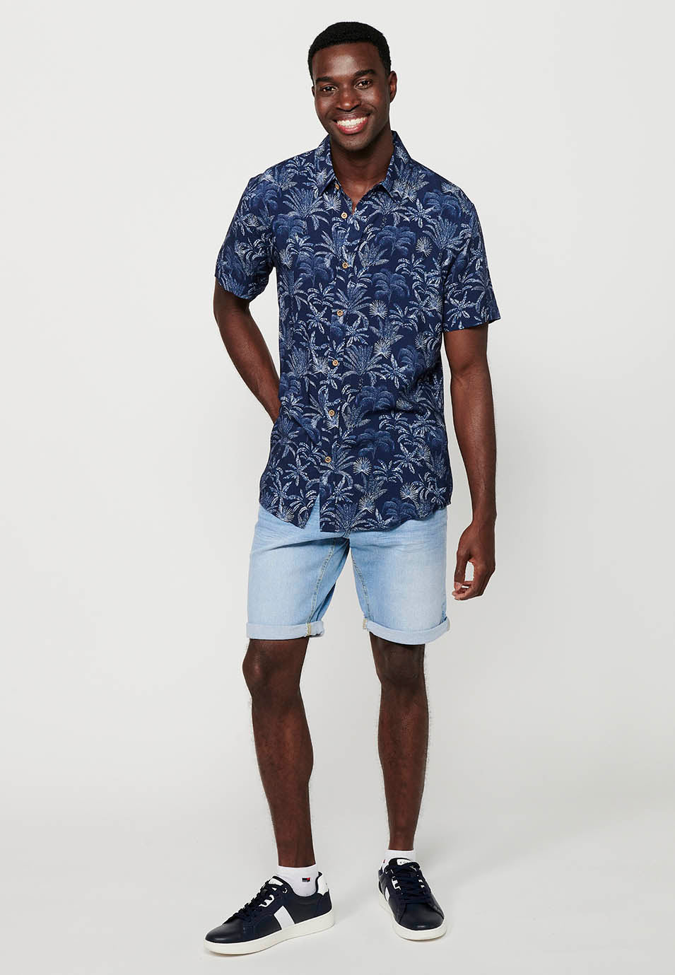 Camicia da uomo a maniche corte con stampa botanica Indaco - Koroshi 2411CC44