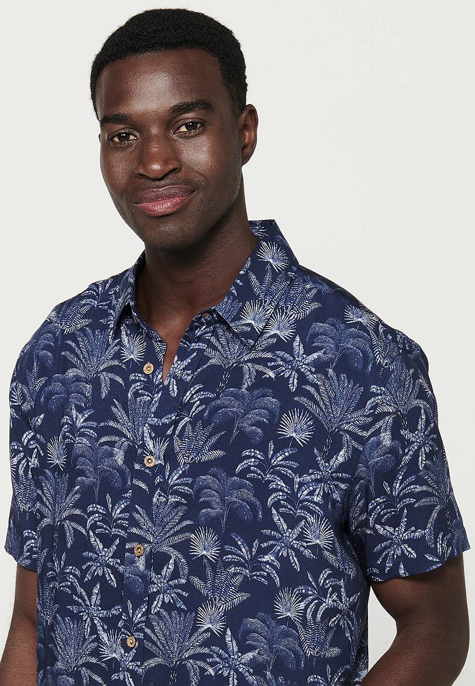 Camicia da uomo a maniche corte con stampa botanica Indaco - Koroshi 2411CC44
