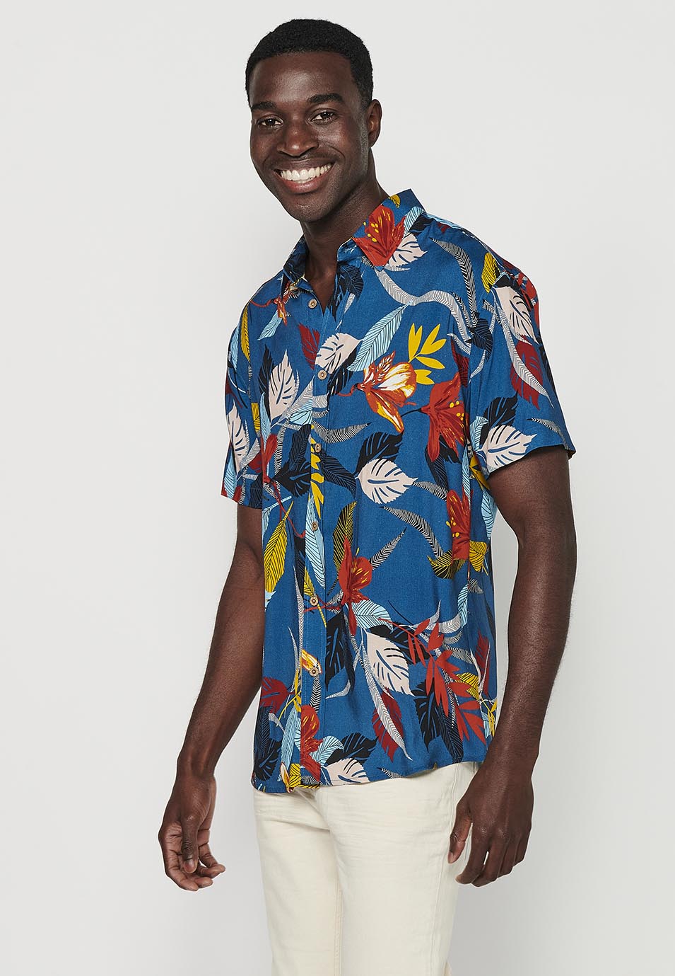 Camicia da uomo multicolore con stampa botanica a maniche corte - Koroshi 2411CC44