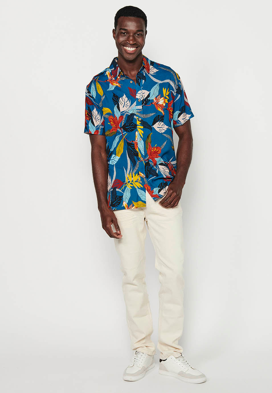 Camicia da uomo multicolore con stampa botanica a maniche corte - Koroshi 2411CC44
