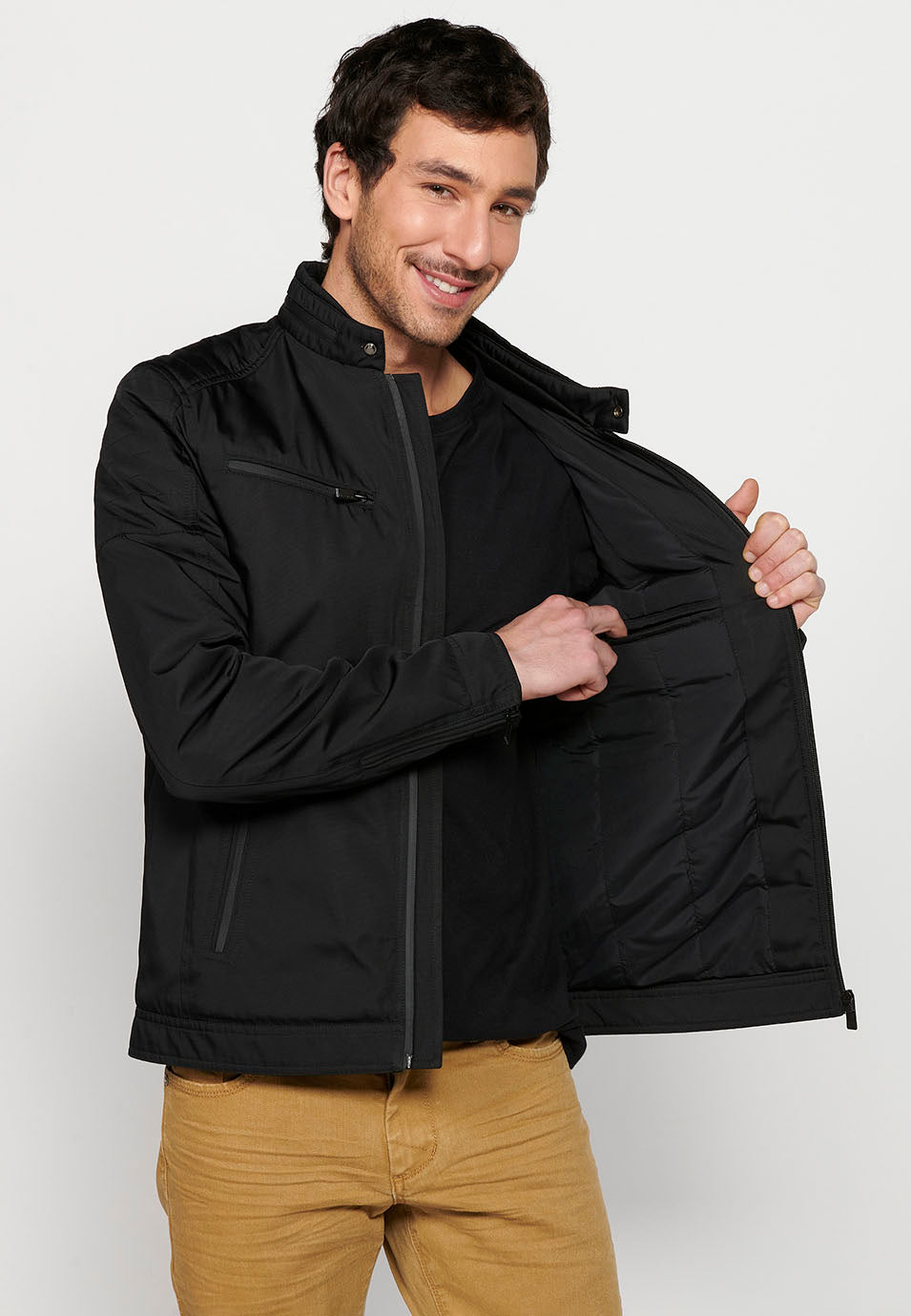 Schwarze leichte Herren-Bikerjacke mit Stehkragen und Reißverschluss – Koroshi 2411JA18