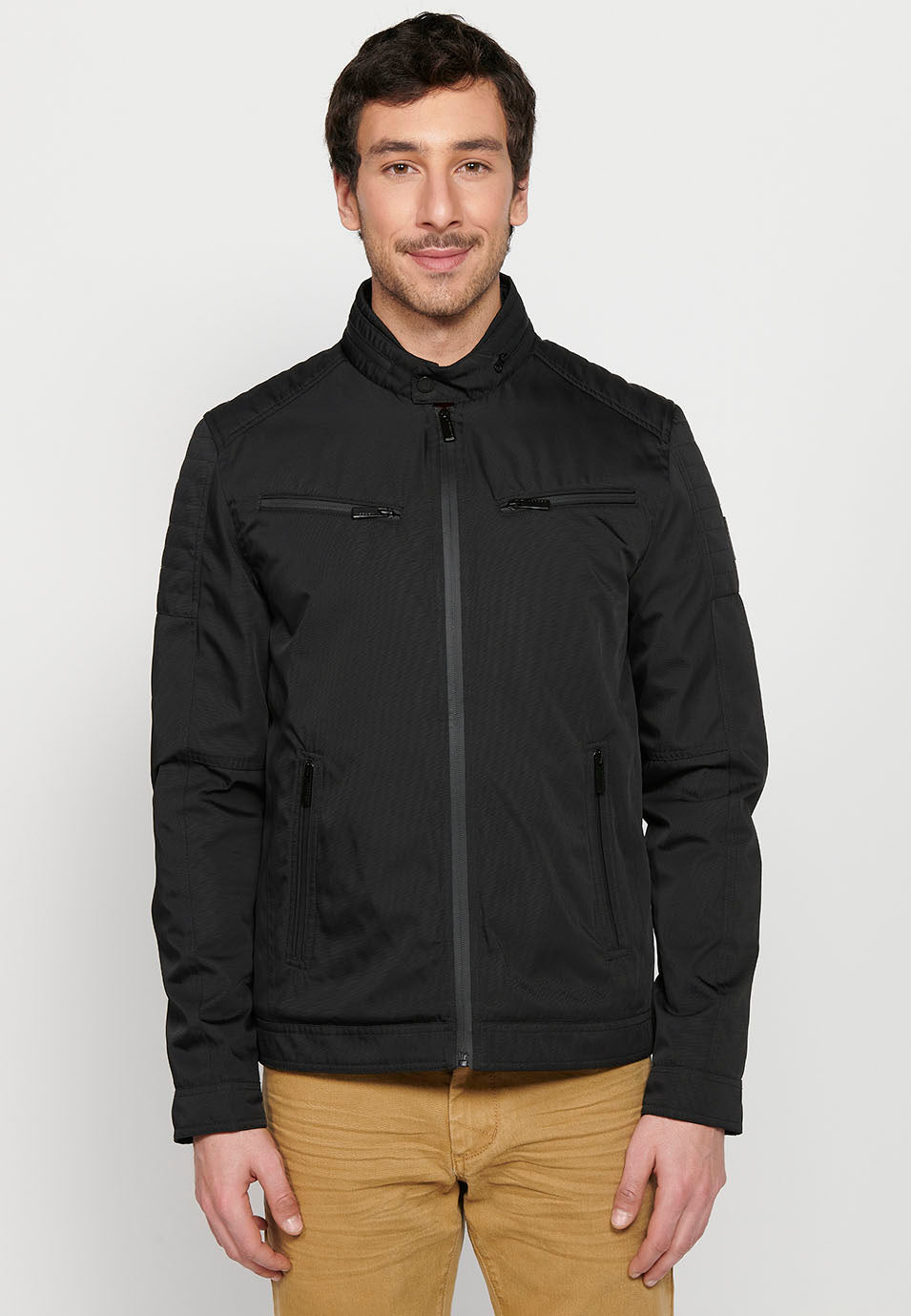 Schwarze leichte Herren-Bikerjacke mit Stehkragen und Reißverschluss – Koroshi 2411JA18