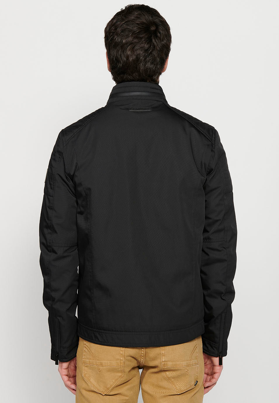 Schwarze leichte Herren-Bikerjacke mit Stehkragen und Reißverschluss – Koroshi 2411JA18
