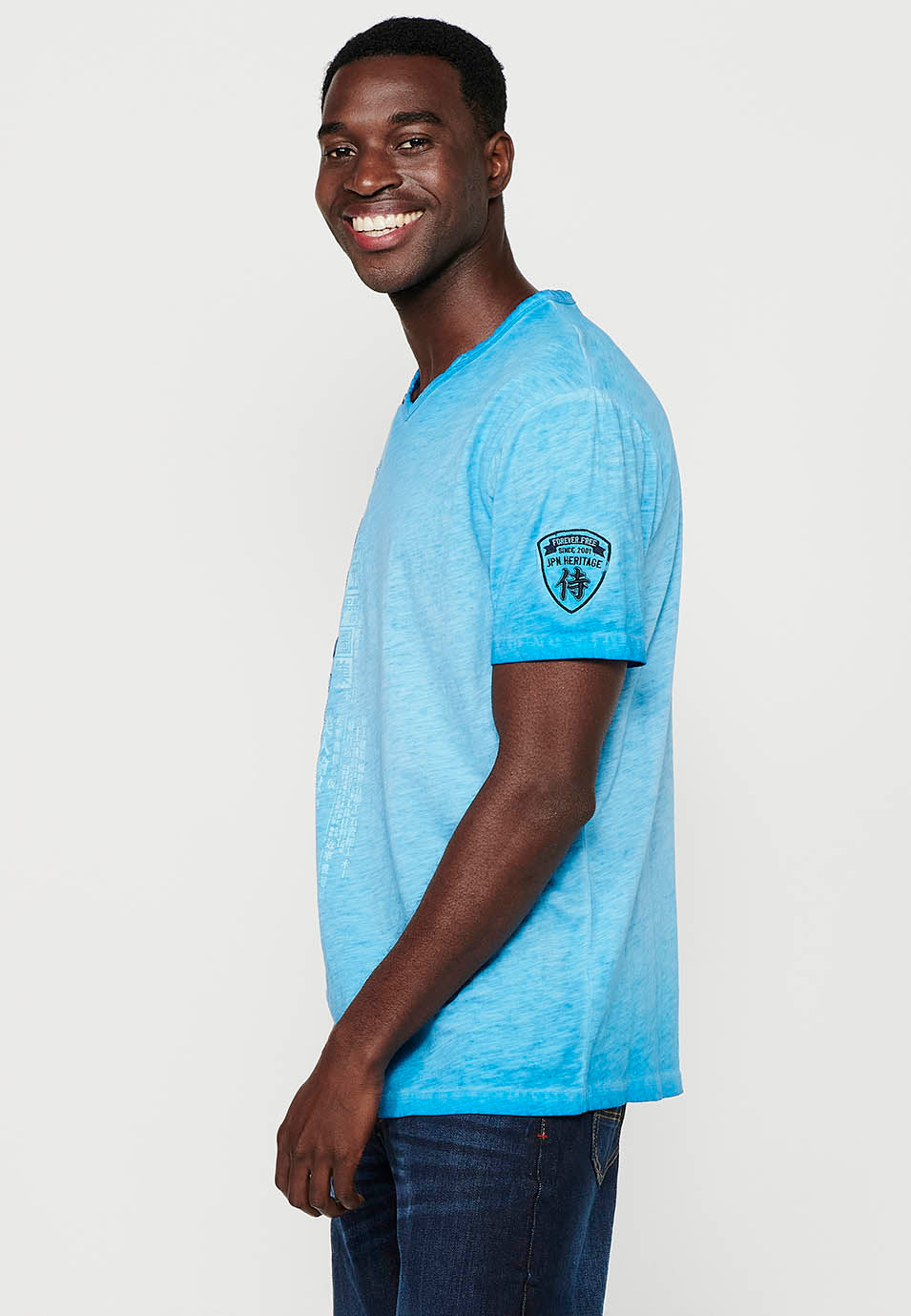 Blaues Herren-T-Shirt mit bedrucktem Knopfkragen und kurzen Ärmeln – Koroshi 2411MC18