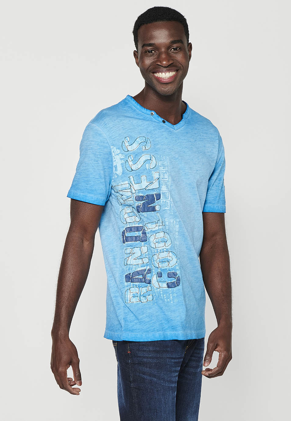 Blaues Herren-T-Shirt mit bedrucktem Knopfkragen und kurzen Ärmeln – Koroshi 2411MC18