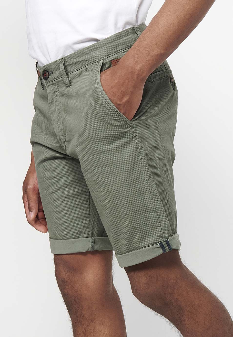 Pantaloncini chino da uomo verdi con risvolto - Koroshi 2411PS08