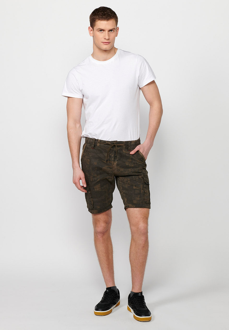 Bermuda cargo cintura cordón hombre kaki - Koroshi 2411PS12