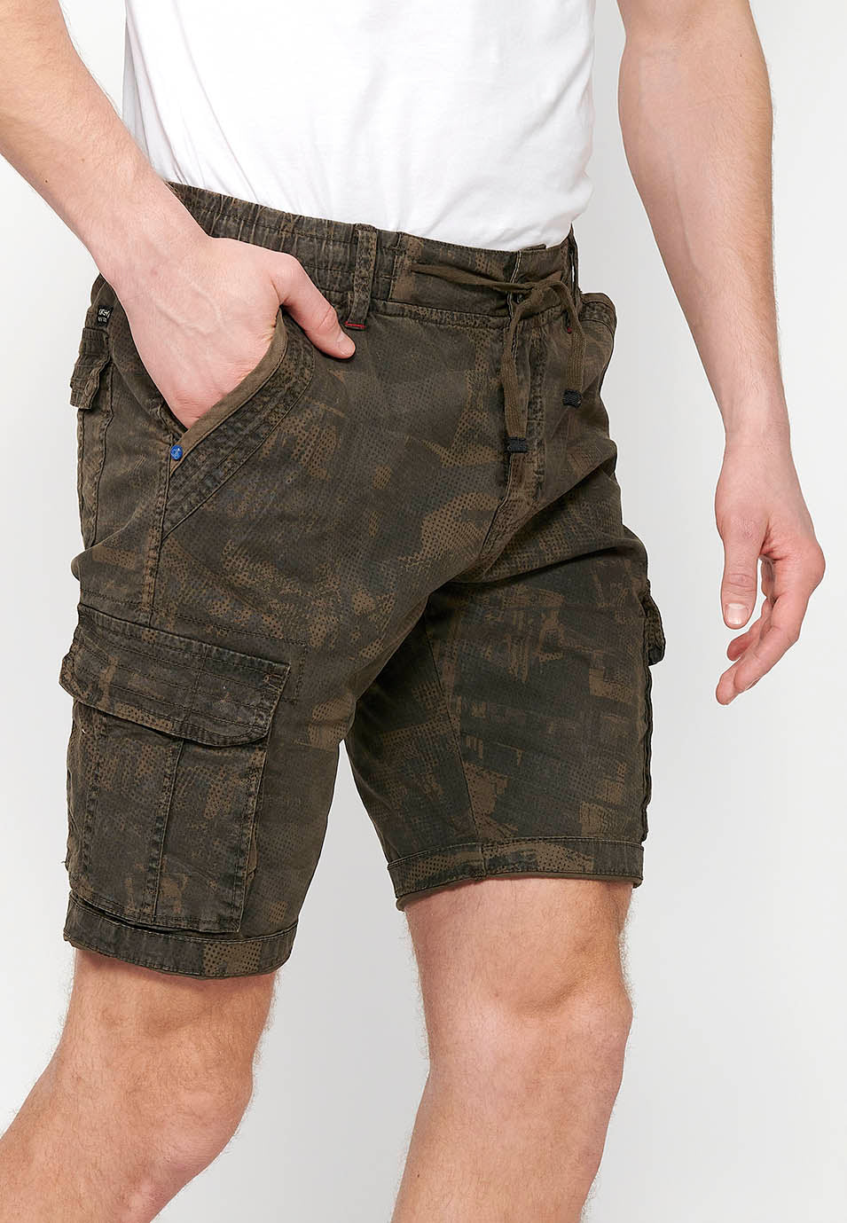 Bermuda cargo cintura cordón hombre kaki - Koroshi 2411PS12