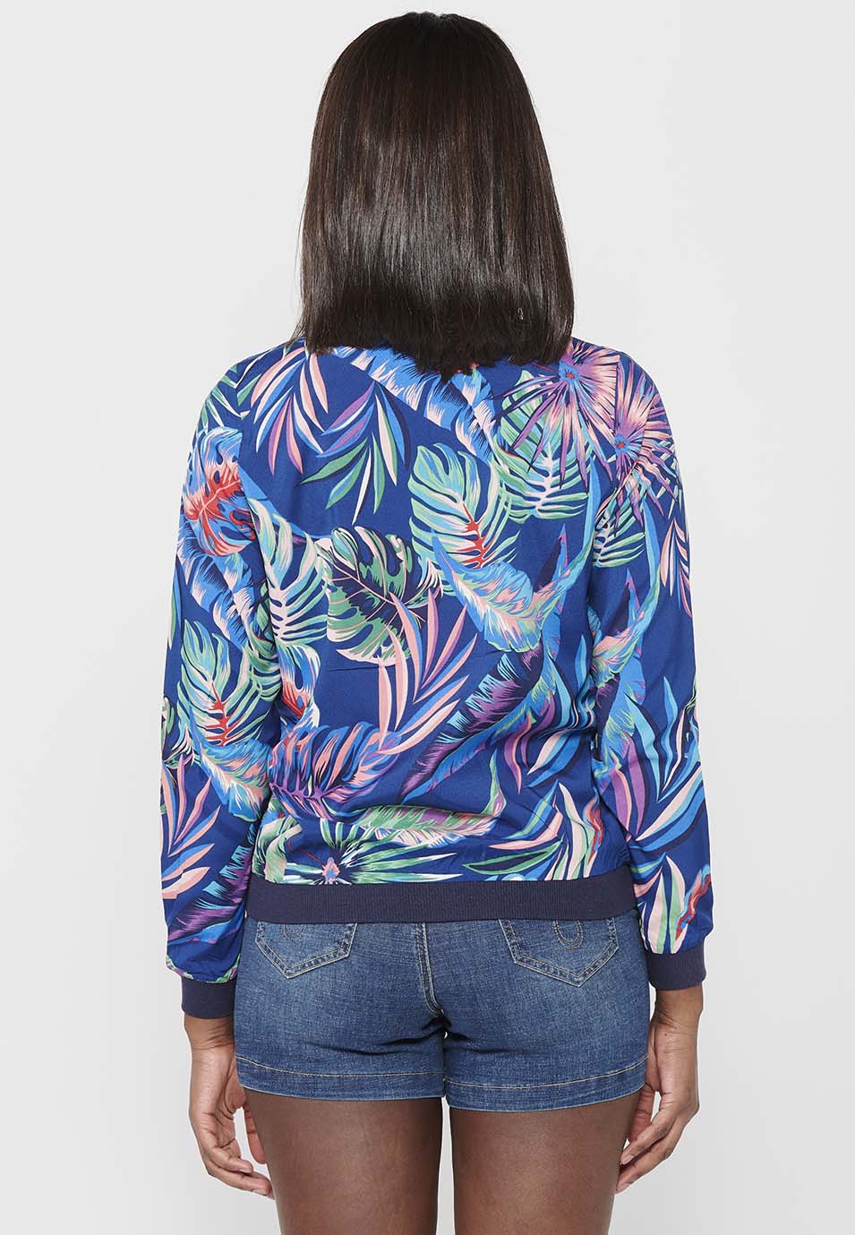 Long-sleeved sweatshirt jacket with ribbed finishes and floral print with front zipper closure. 100% polyester composition. for women from the koröshi brand | Current Fashion