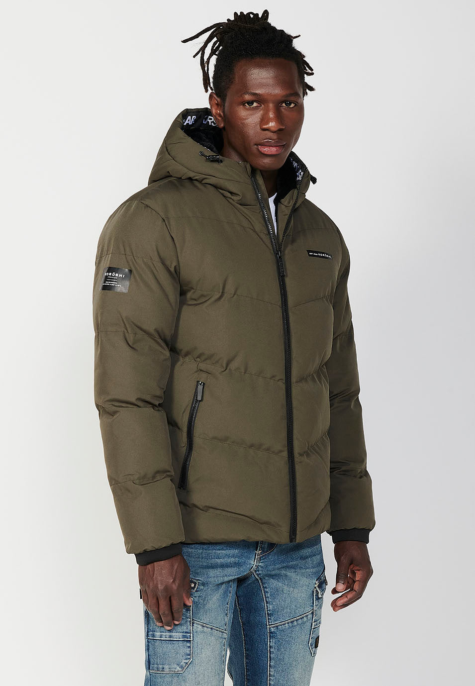 Cazadora acolchada y cierre delantero con cremallera y cuello con capucha para hombre